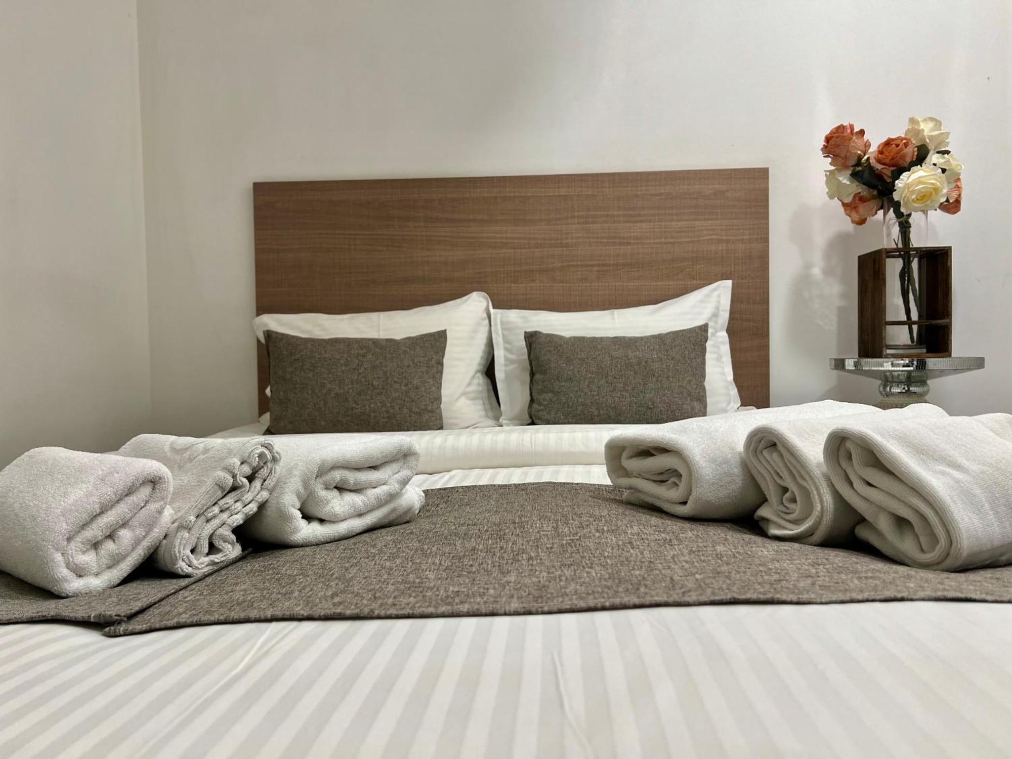 Yvn Tumanyan Apart-Hotel 耶烈万 外观 照片
