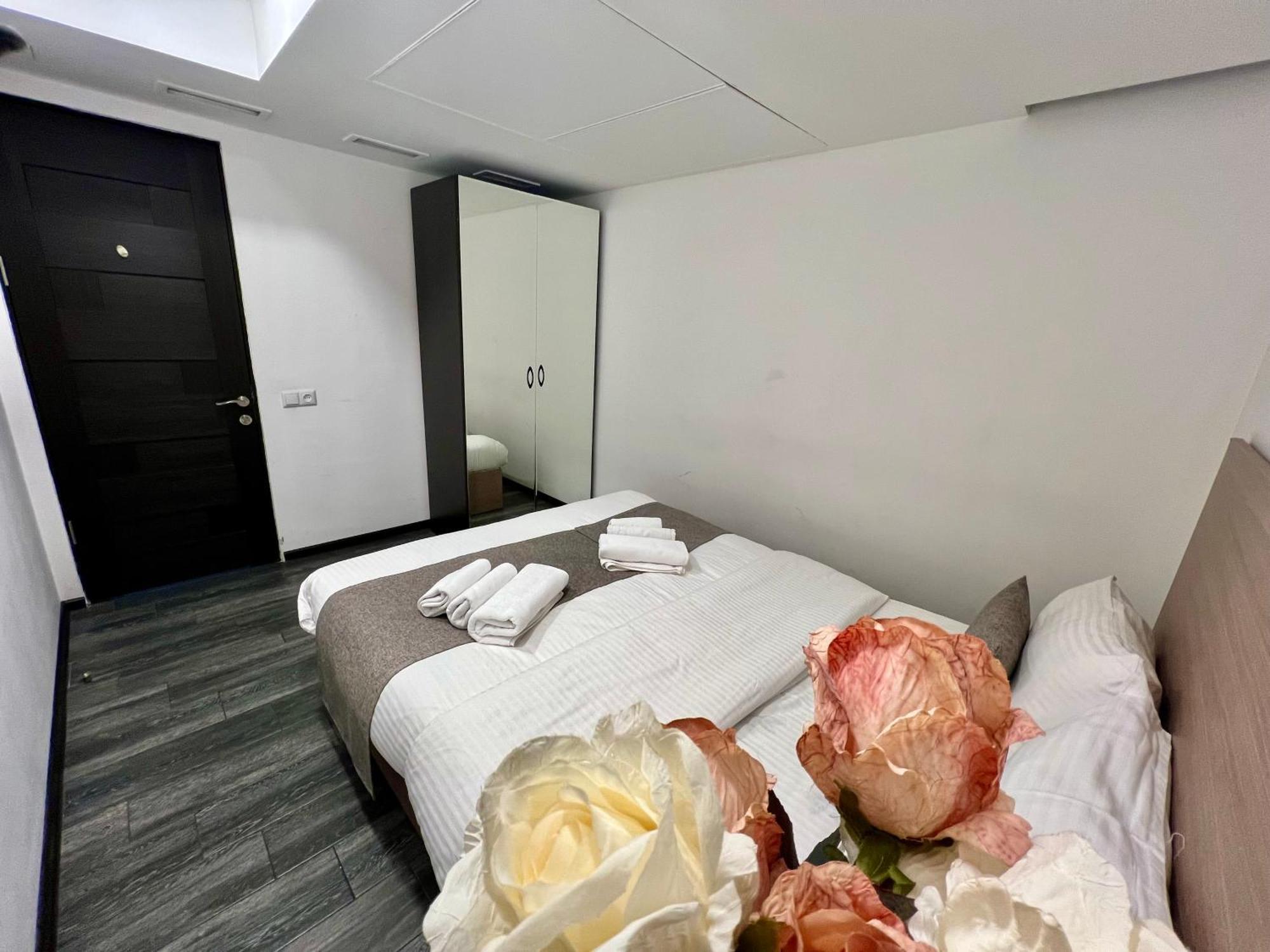 Yvn Tumanyan Apart-Hotel 耶烈万 外观 照片