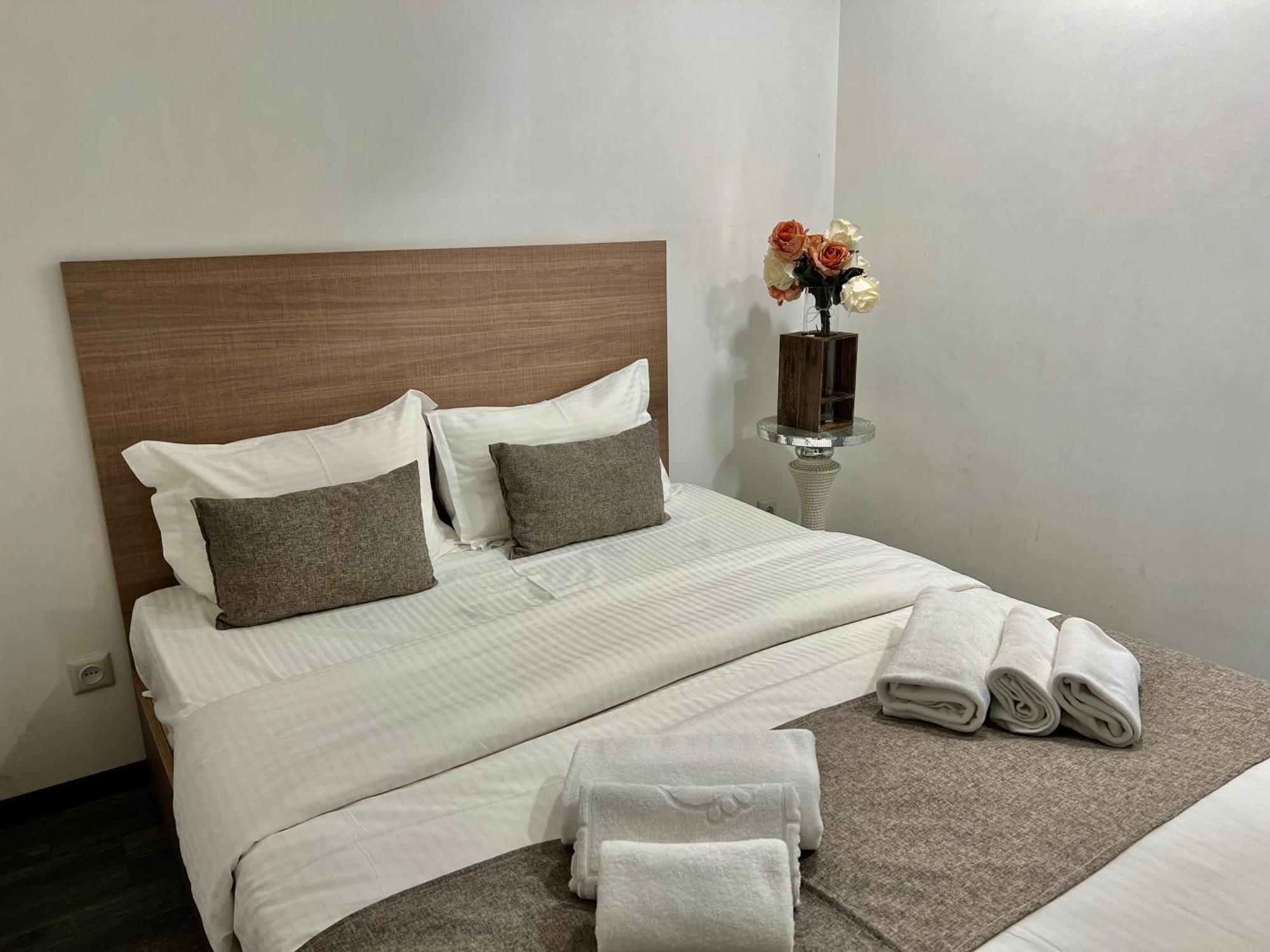 Yvn Tumanyan Apart-Hotel 耶烈万 外观 照片