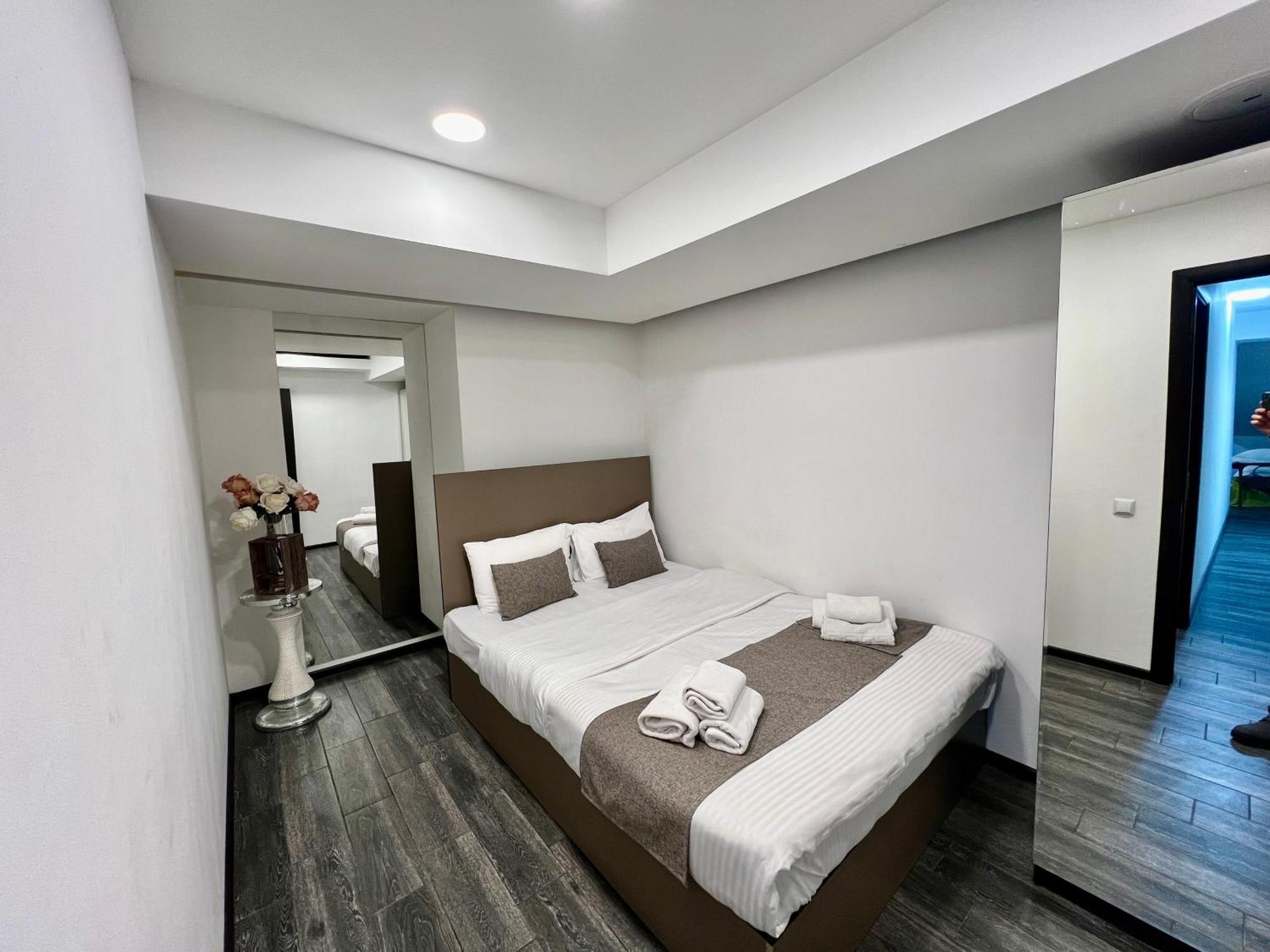 Yvn Tumanyan Apart-Hotel 耶烈万 外观 照片