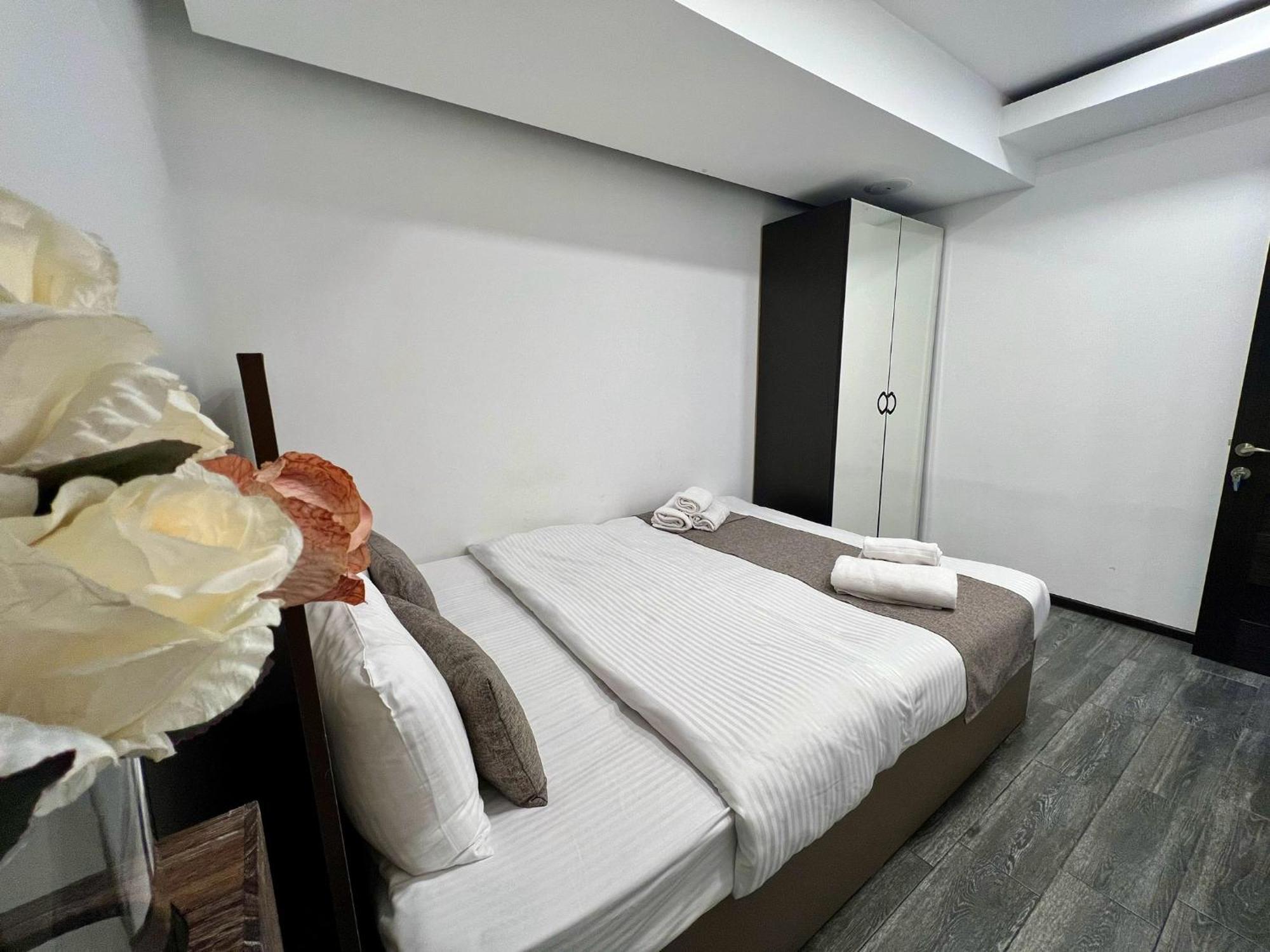 Yvn Tumanyan Apart-Hotel 耶烈万 外观 照片