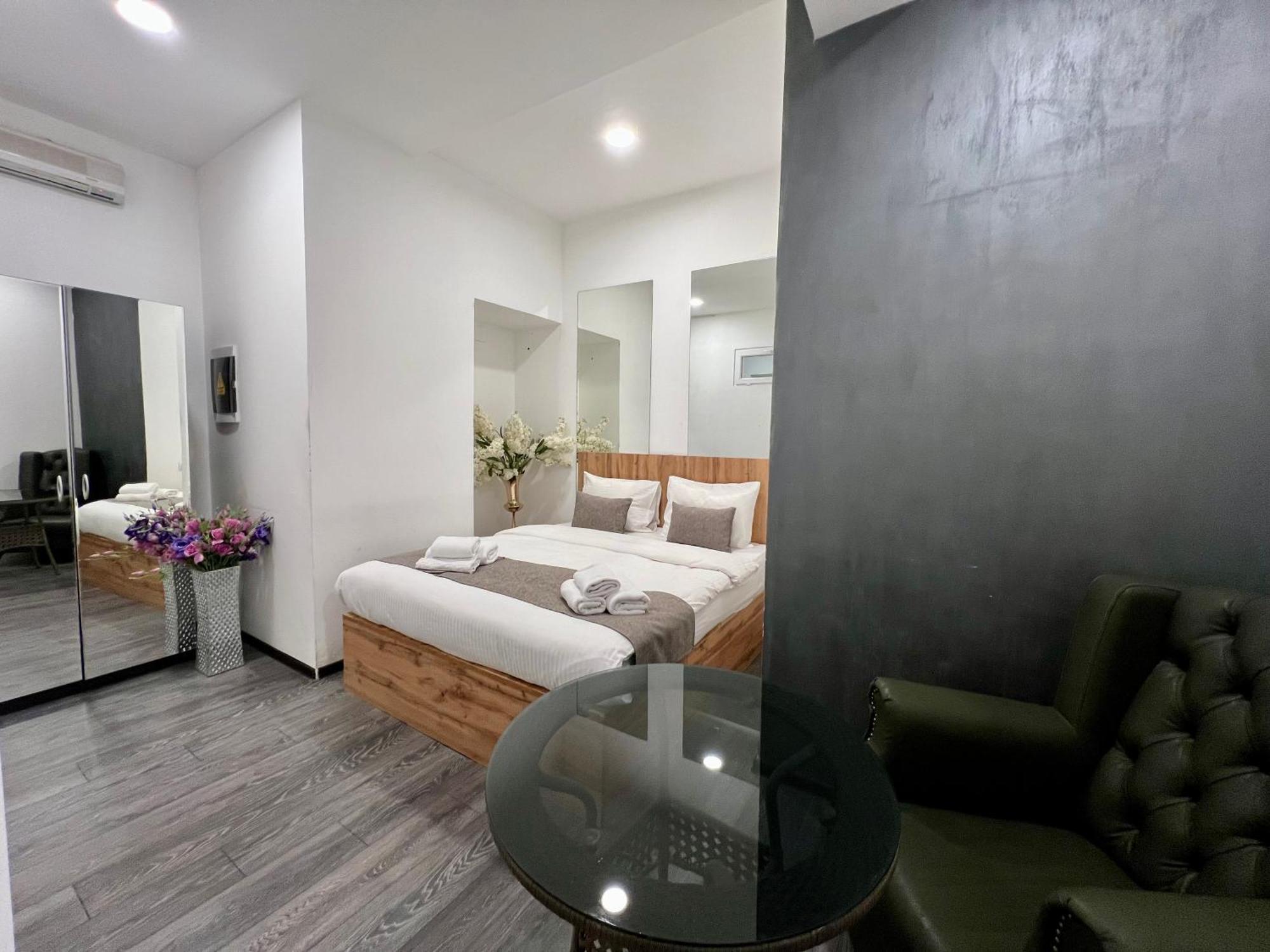 Yvn Tumanyan Apart-Hotel 耶烈万 外观 照片