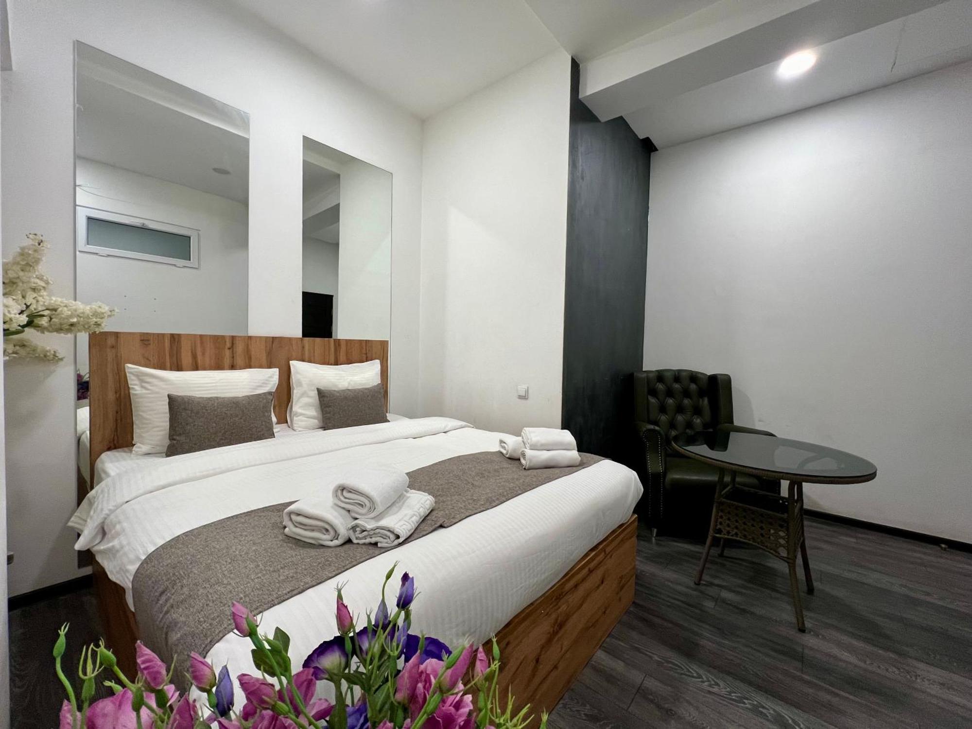 Yvn Tumanyan Apart-Hotel 耶烈万 外观 照片