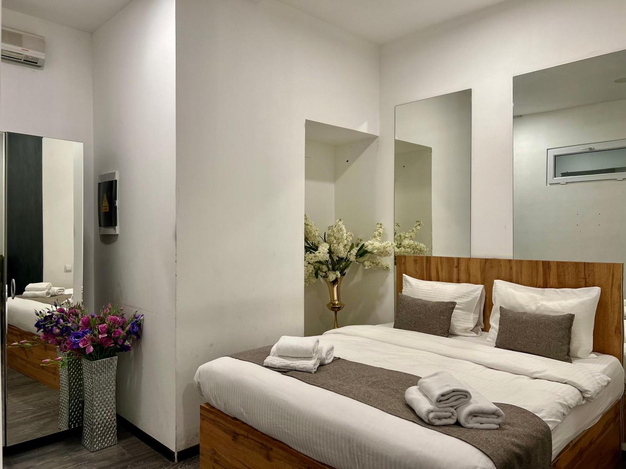 Yvn Tumanyan Apart-Hotel 耶烈万 外观 照片