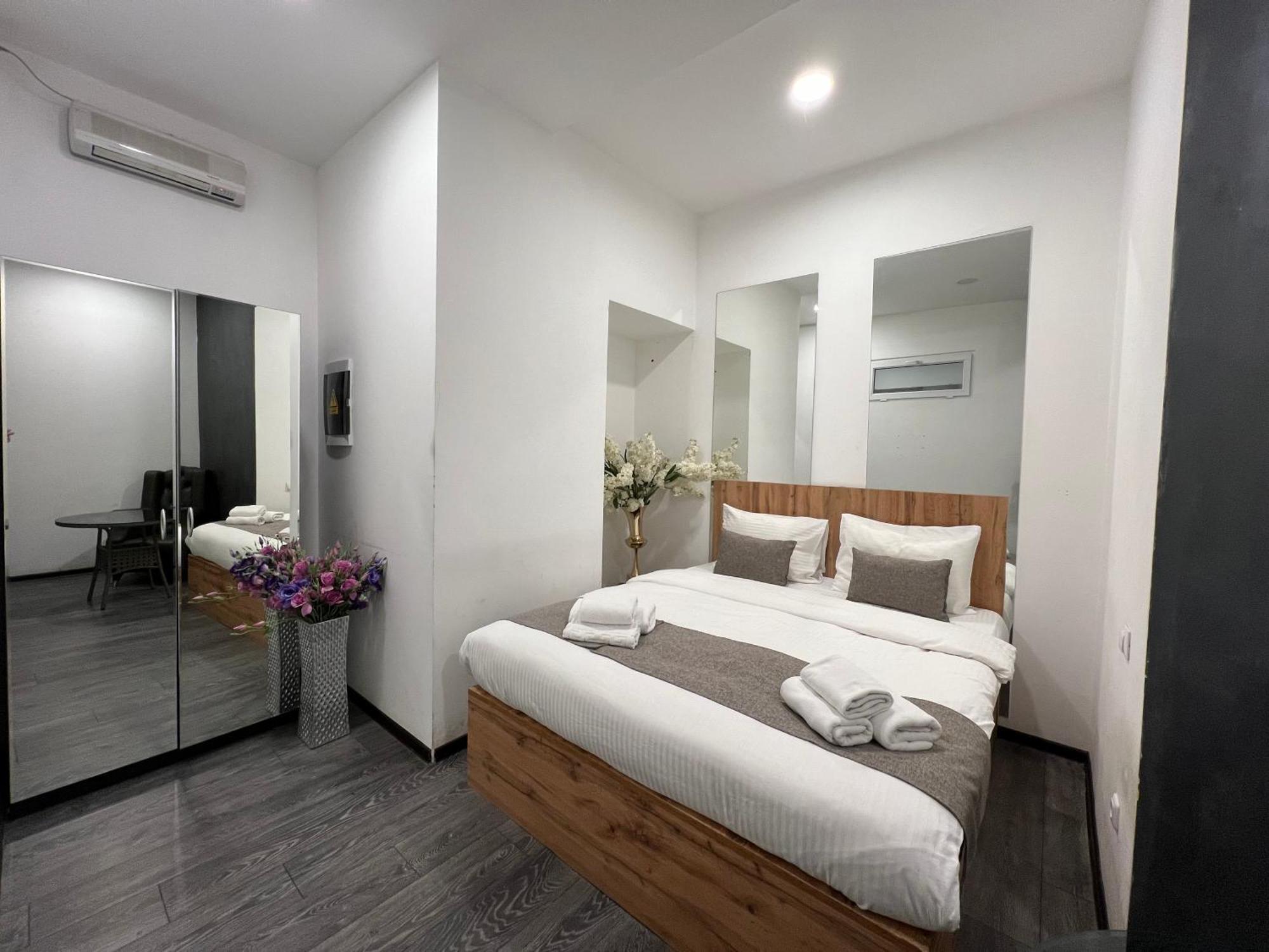 Yvn Tumanyan Apart-Hotel 耶烈万 外观 照片