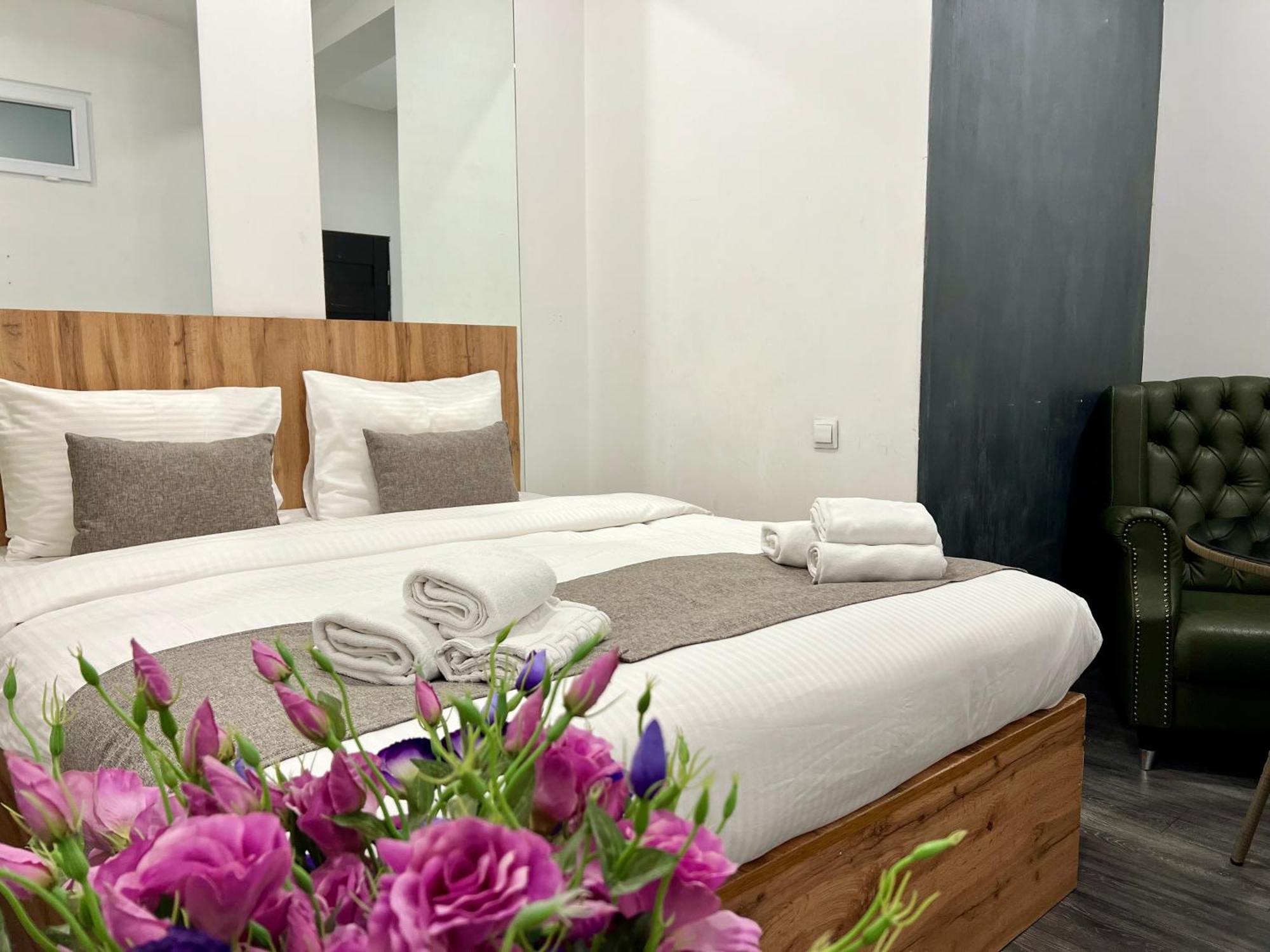 Yvn Tumanyan Apart-Hotel 耶烈万 外观 照片