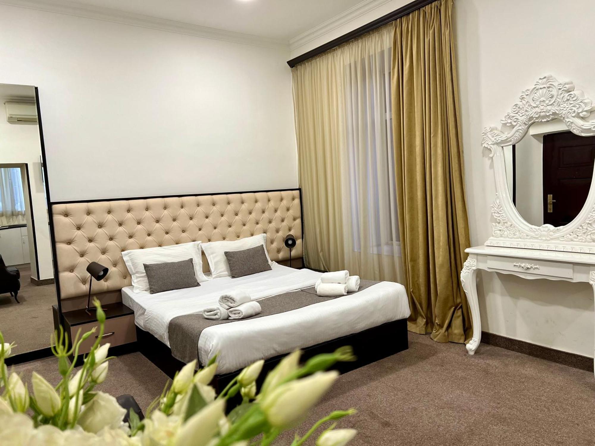 Yvn Tumanyan Apart-Hotel 耶烈万 外观 照片