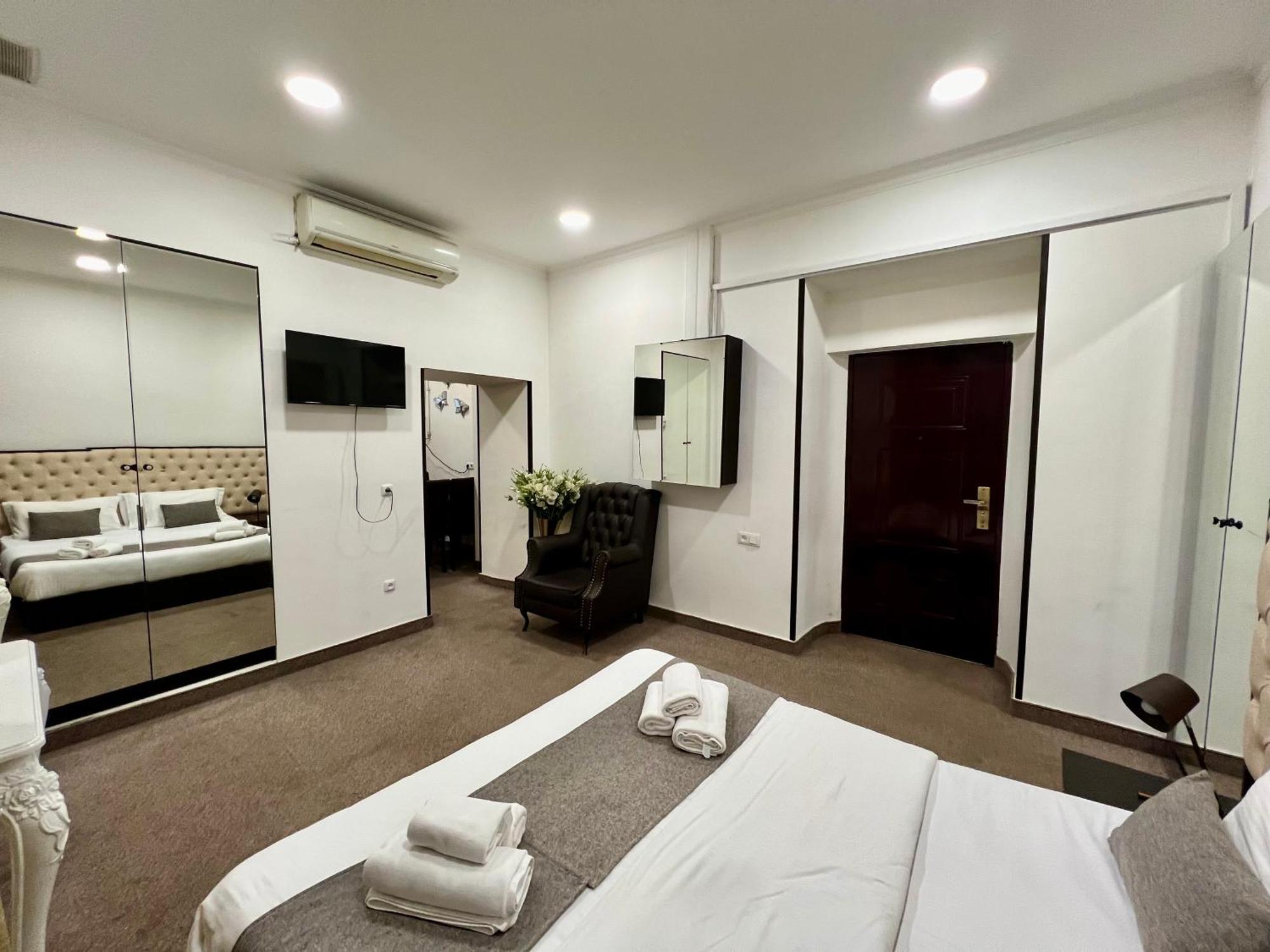 Yvn Tumanyan Apart-Hotel 耶烈万 外观 照片