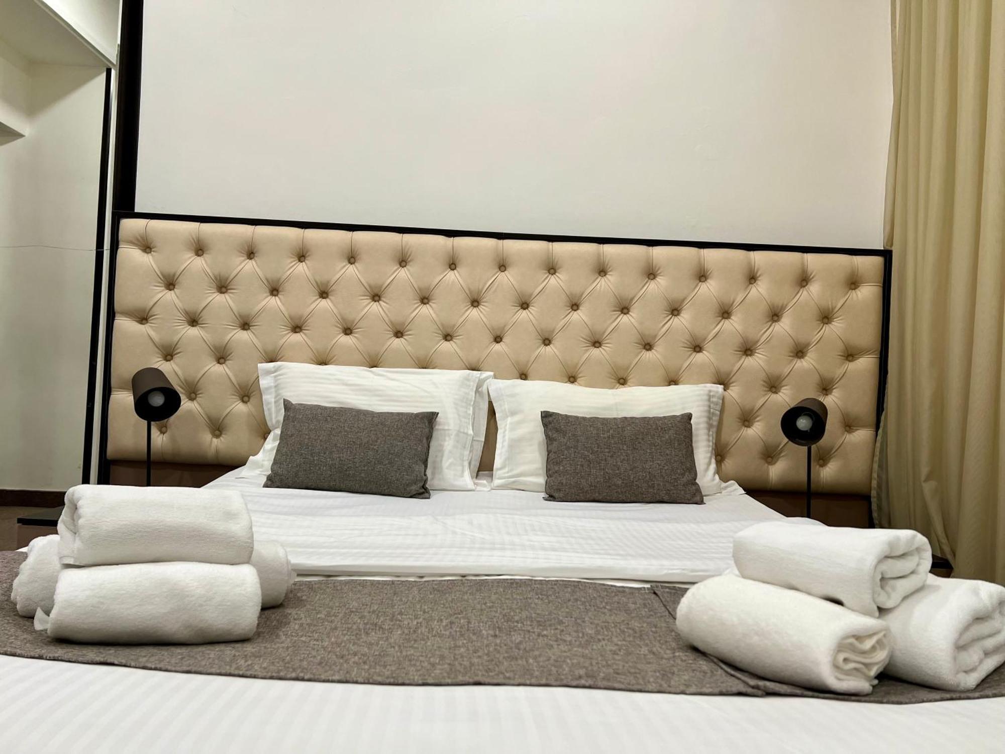 Yvn Tumanyan Apart-Hotel 耶烈万 外观 照片